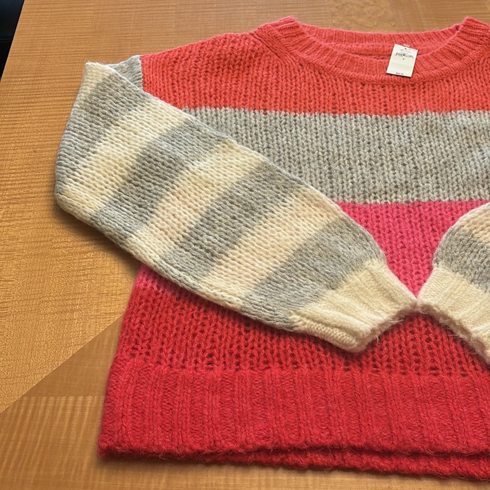 NWT Gap striped sweater-LAST CHANCE
Size small
Donating tomorrow - Picture 4 of 9